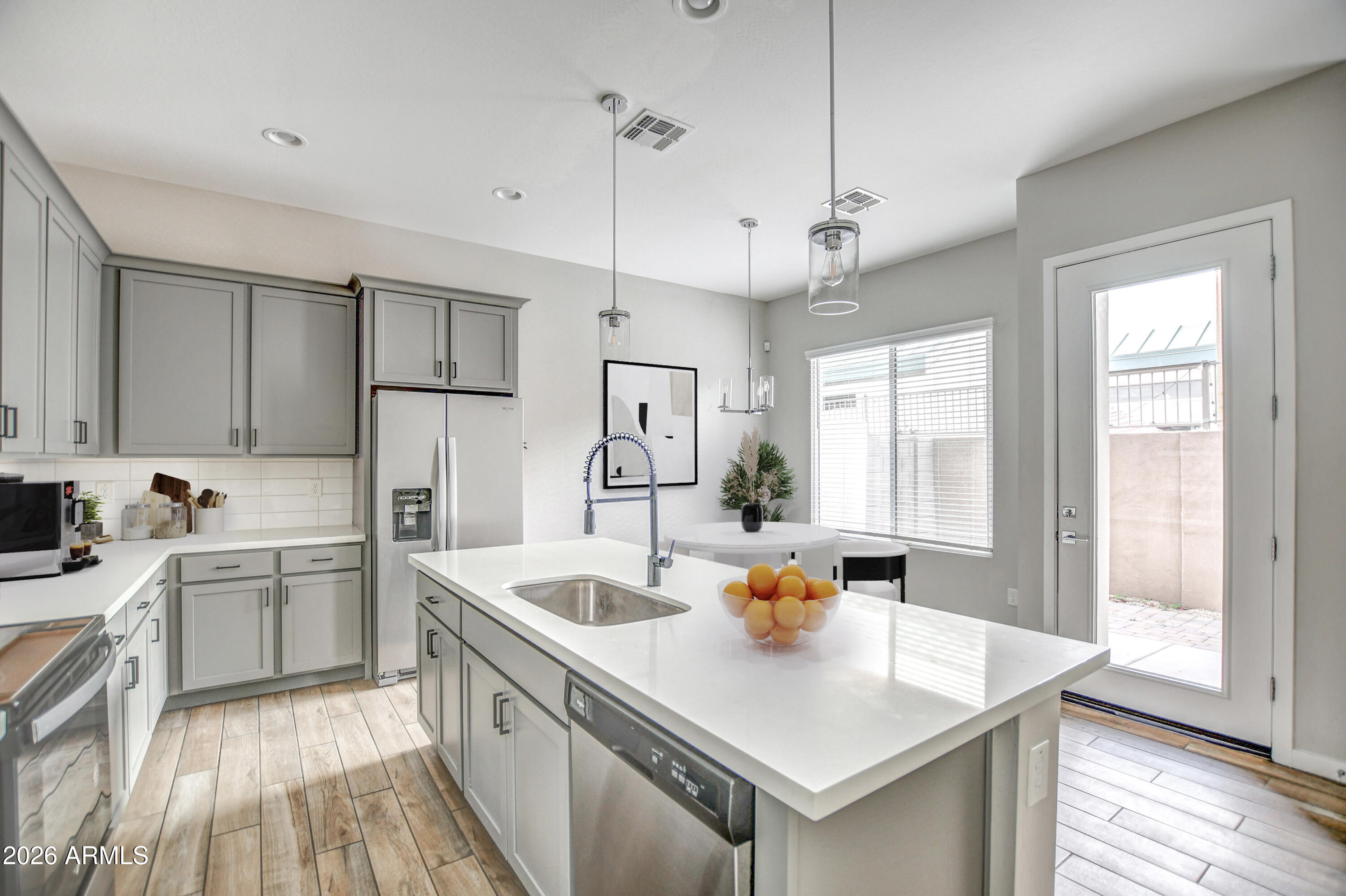 901 South Smith Road, Unit 1045 Tempe, AZ 85281 - Photo 7 of 32 Kitchen