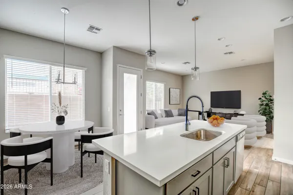 $549,900 | 901 South Smith Road, Unit 1045, Tempe, AZ 85281