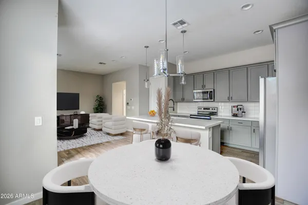 $549,900 | 901 South Smith Road, Unit 1045, Tempe, AZ 85281