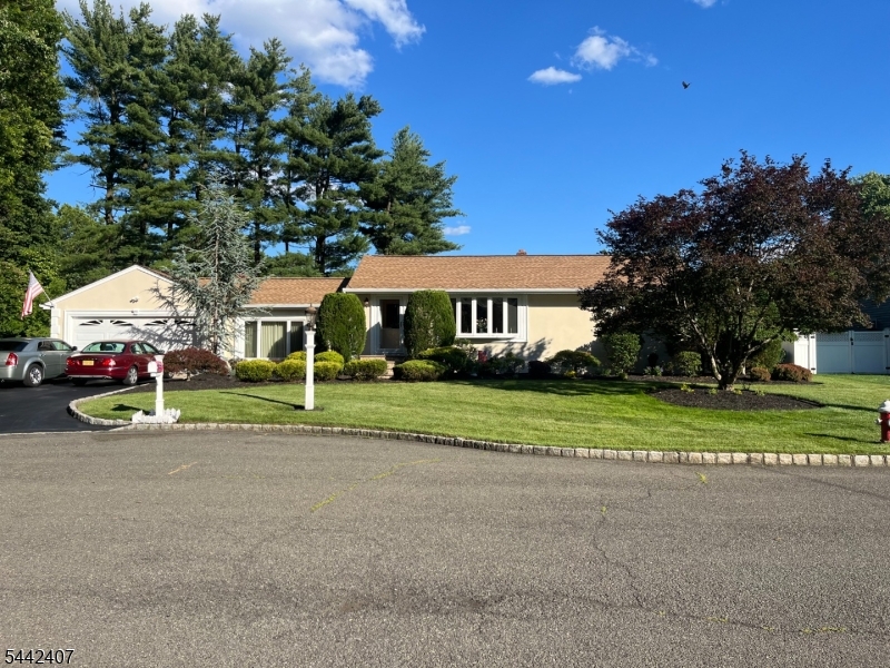 8 Alyson Drive Fairfield, NJ 07004 - Photo 2 of 34
