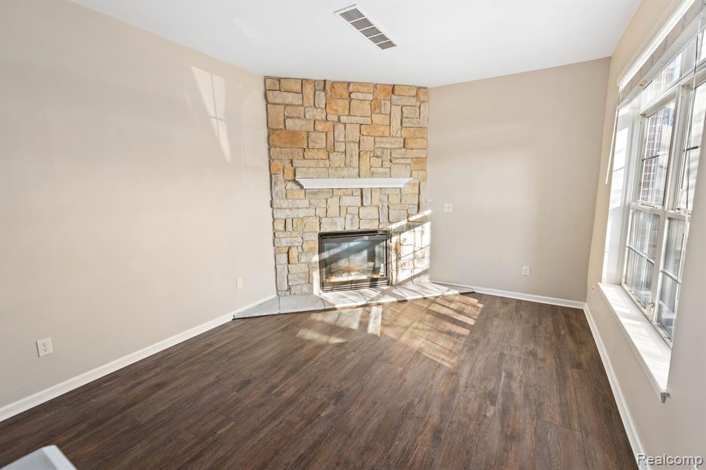 890 Lothrop Street Detroit, MI 48202 - Photo 2 of 27