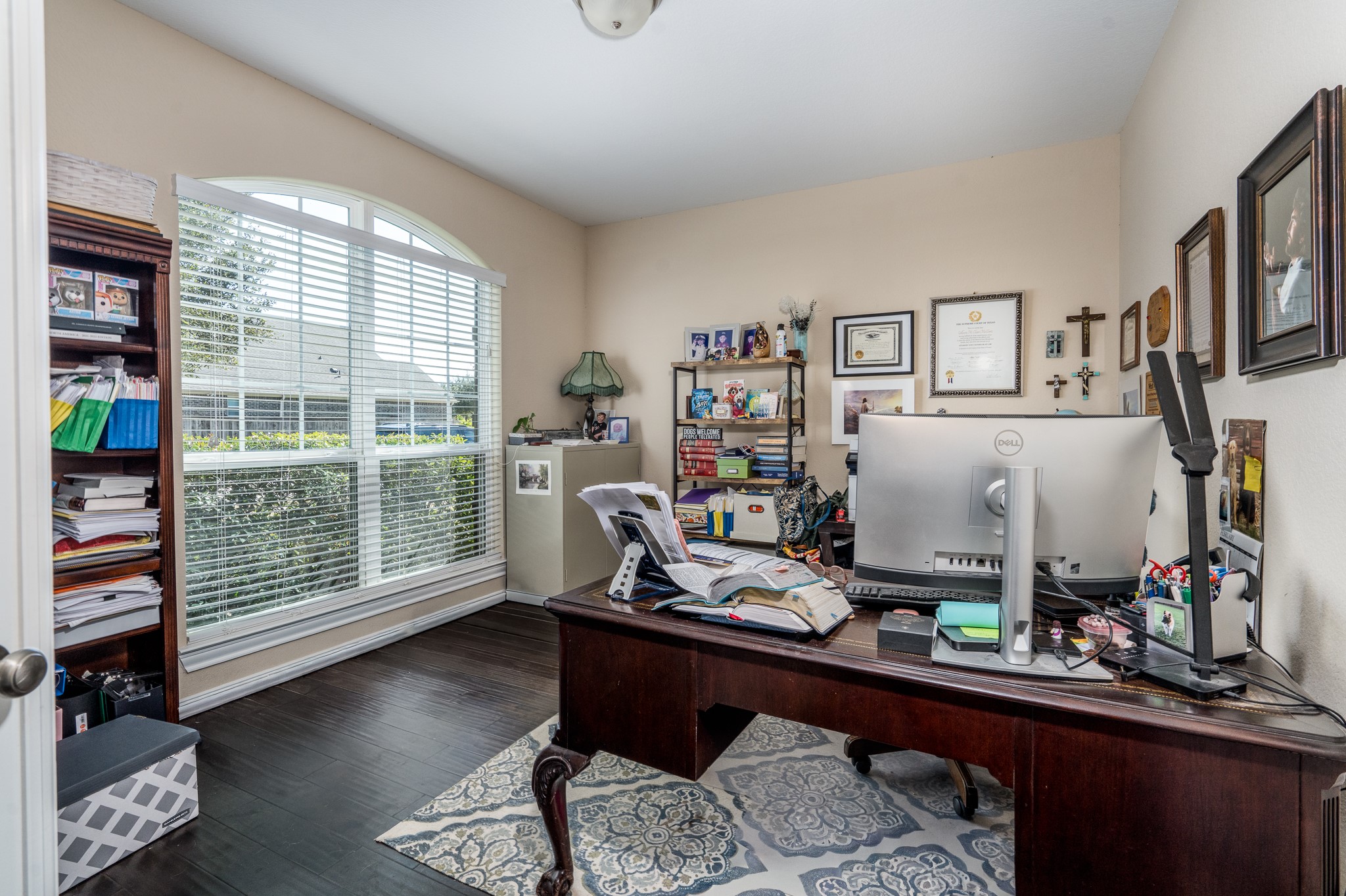 6231 Warwick Garden Lane Spring, TX 77379 - Photo 19 of 50 a room with furniture and a window