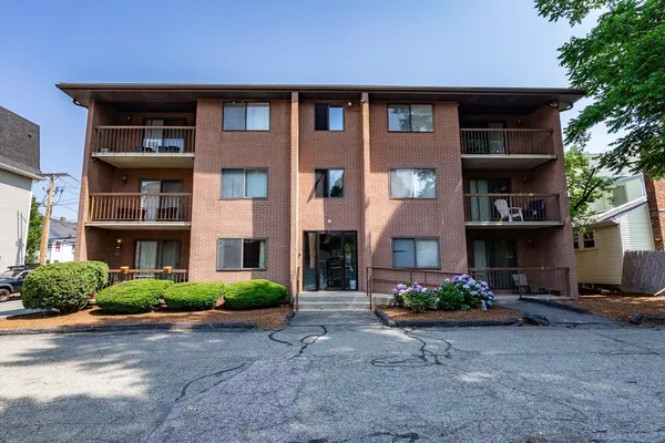 $349,000 | 150 School Street, Unit 5, Waltham, MA 02451