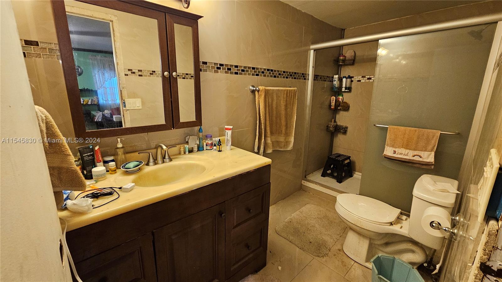 1823 John Road Clewiston, FL 33440 - Photo 13 of 34 a bathroom with a sink vanity mirror and toilet