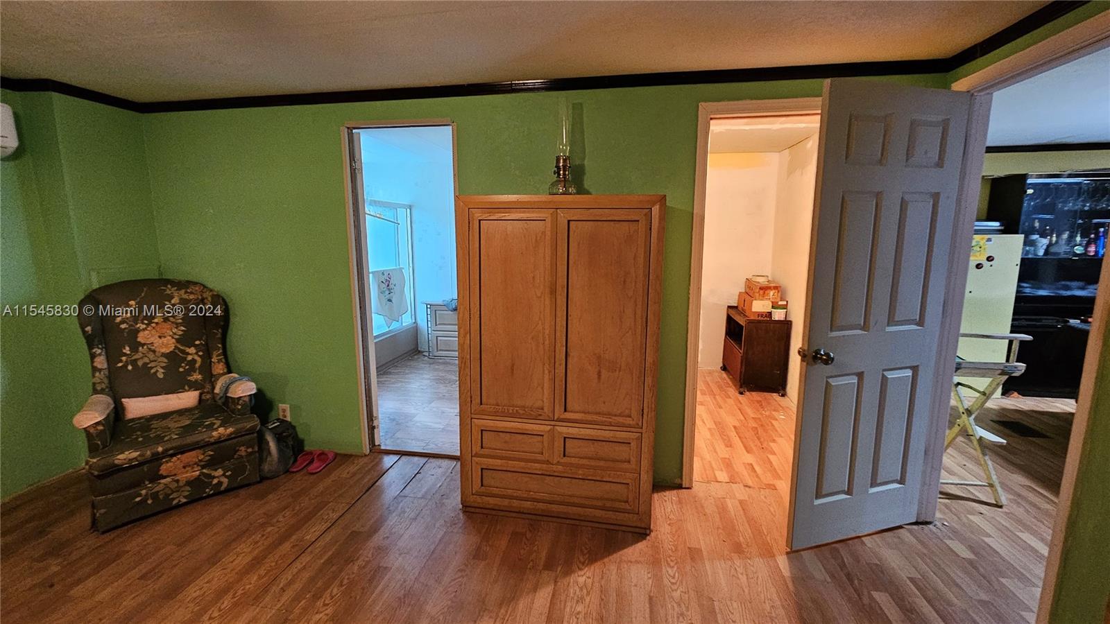 1823 John Road Clewiston, FL 33440 - Photo 15 of 34 a view of a hallway with wooden floor and closet