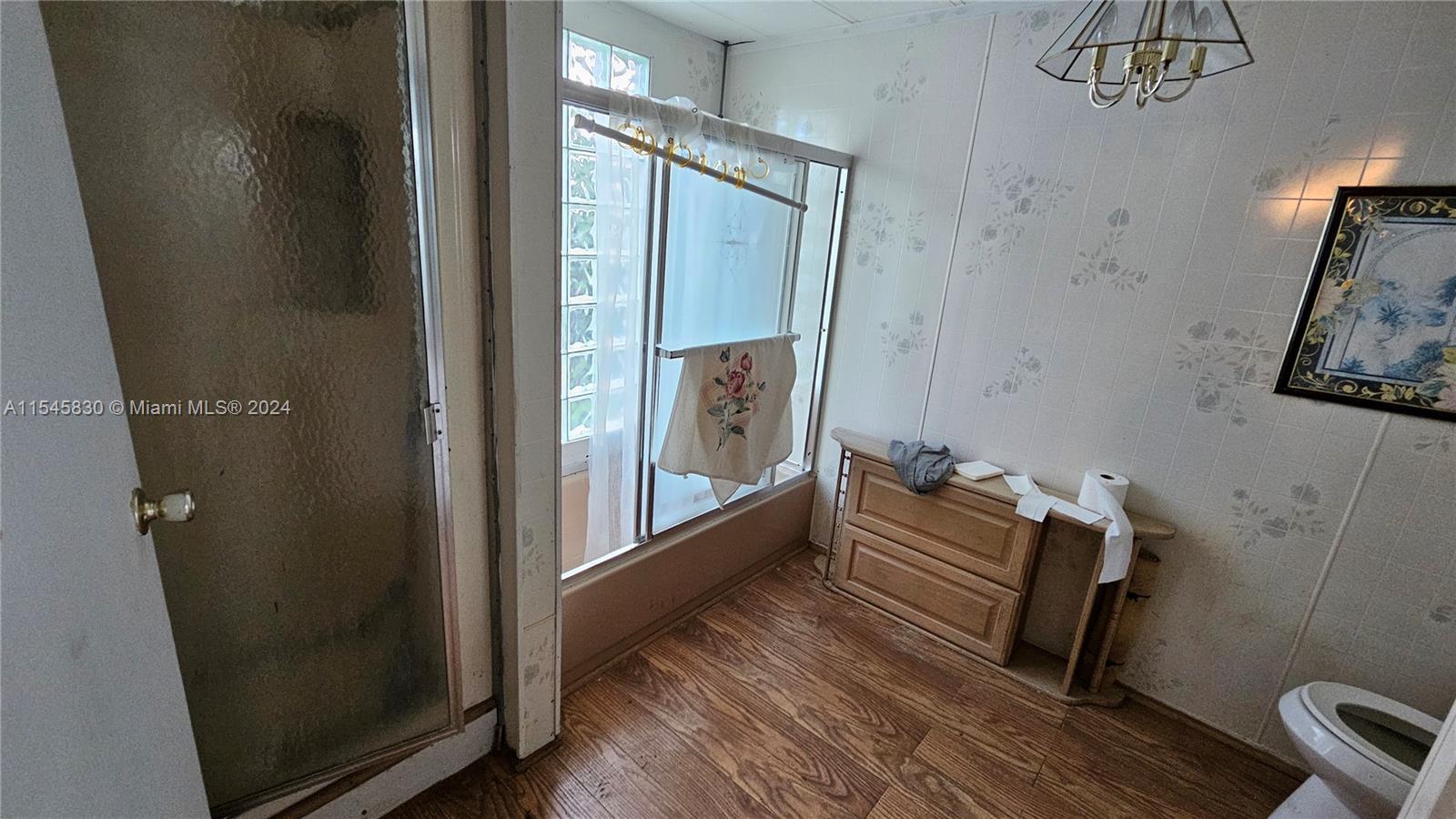 1823 John Road Clewiston, FL 33440 - Photo 16 of 34 a bathroom with a bathtub and shower