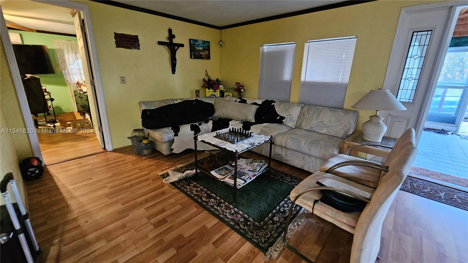 1823 John Road Clewiston, FL 33440 - Photo 20 of 34 a living room with furniture and a flat screen tv