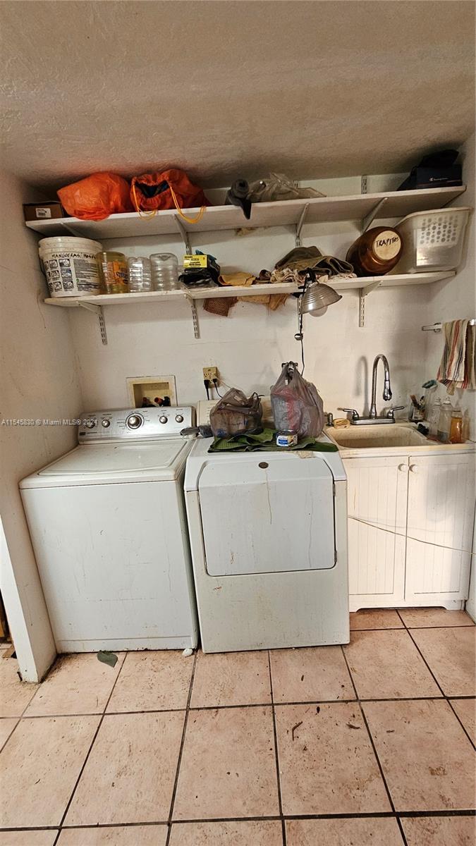 1823 John Road Clewiston, FL 33440 - Photo 25 of 34 a utility room with lots of appliances