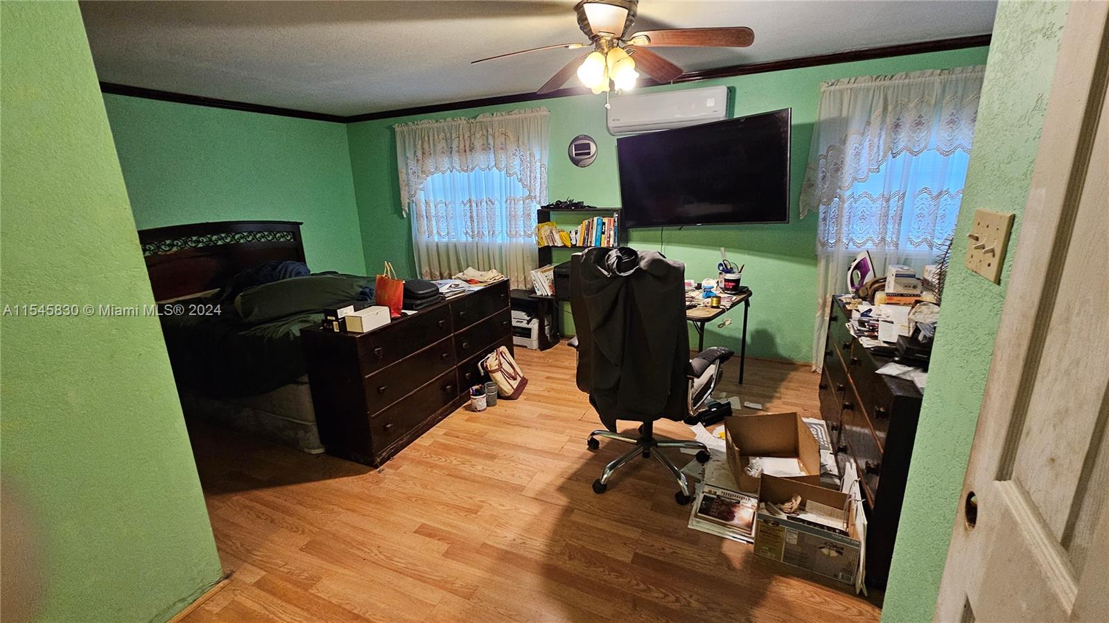 1823 John Road Clewiston, FL 33440 - Photo 3 of 34 a living room with furniture and a flat screen tv