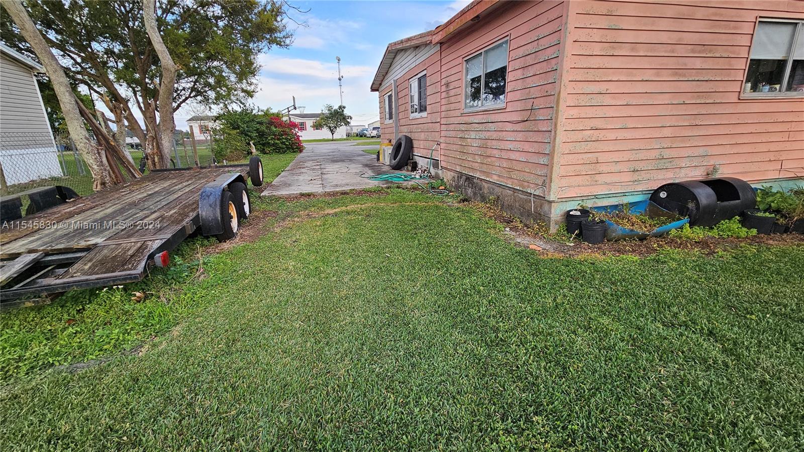 1823 John Road Clewiston, FL 33440 - Photo 33 of 34 a view of a backyard with chairs and a fire pit