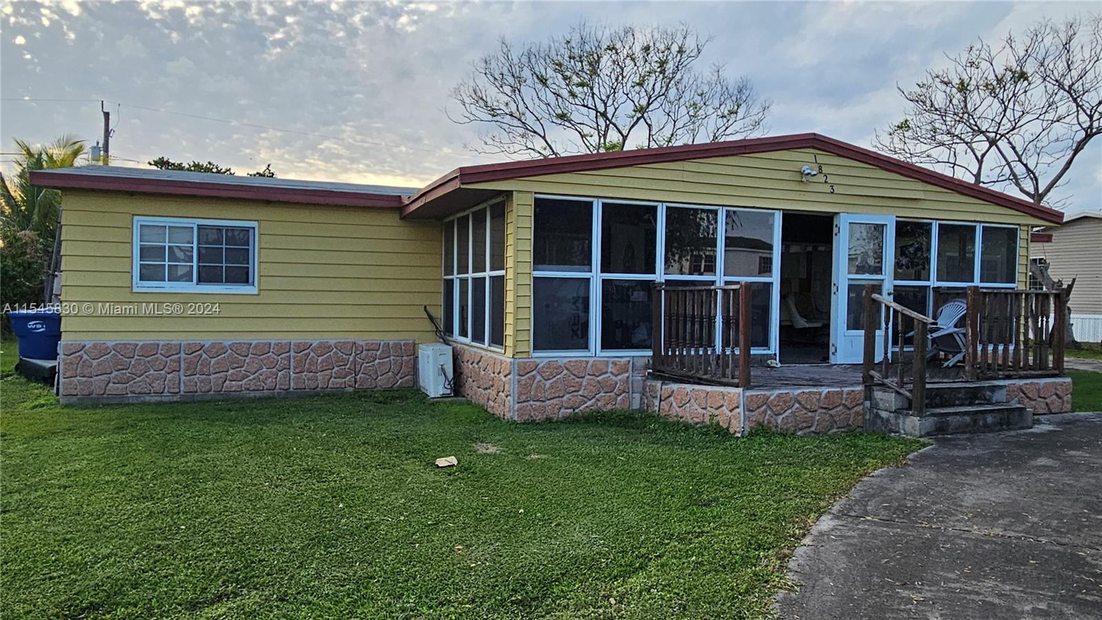 1823 John Road Clewiston, FL 33440 - Photo 5 of 34 a view of a house with a yard and sitting area
