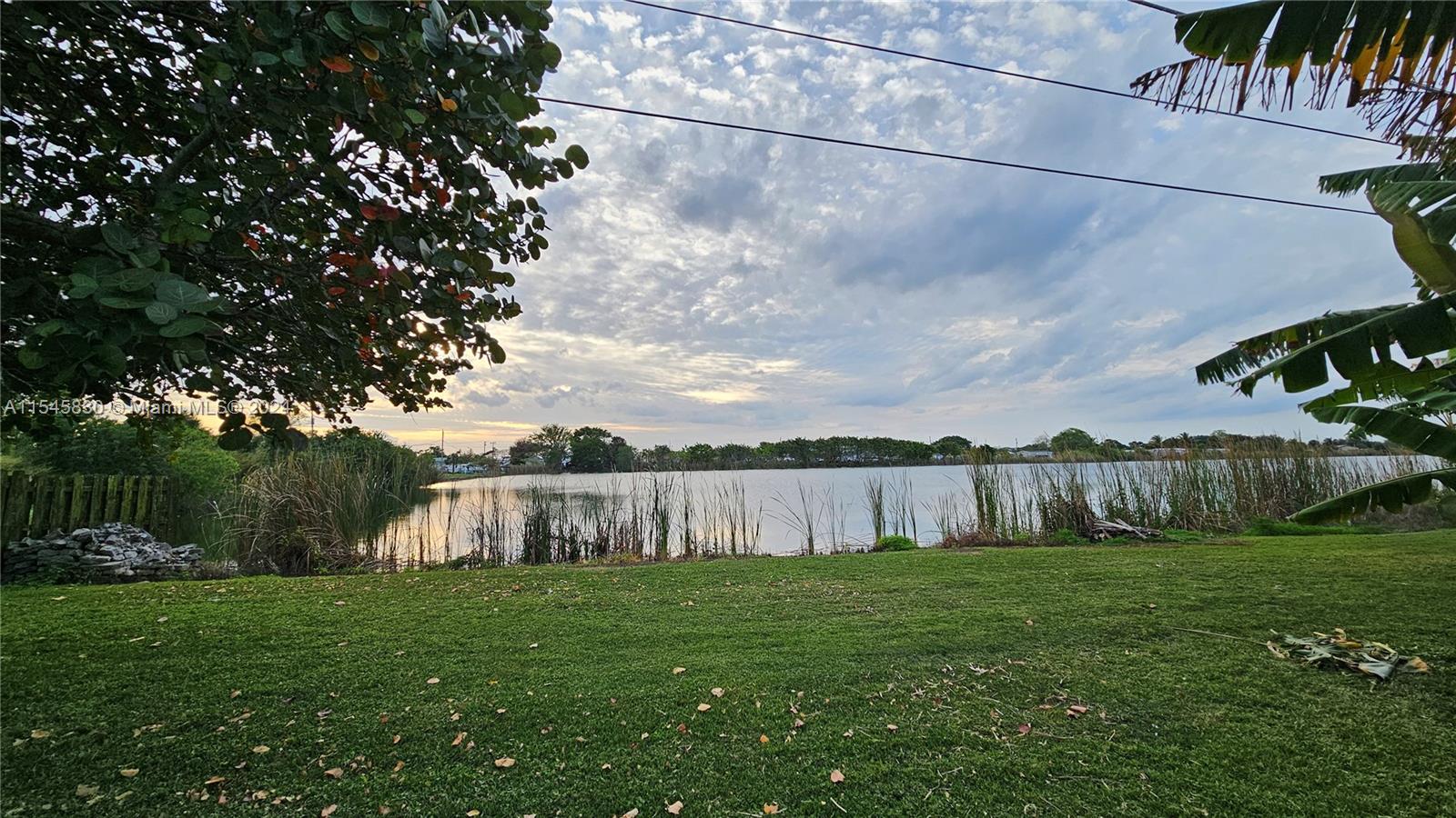 1823 John Road Clewiston, FL 33440 - Photo 9 of 34 a view of a backyard with a garden