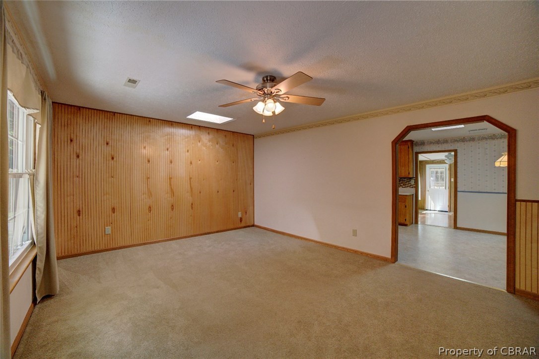10422 Figg Shop Road Gloucester, VA 23061 - Photo 5 of 33 Living Room