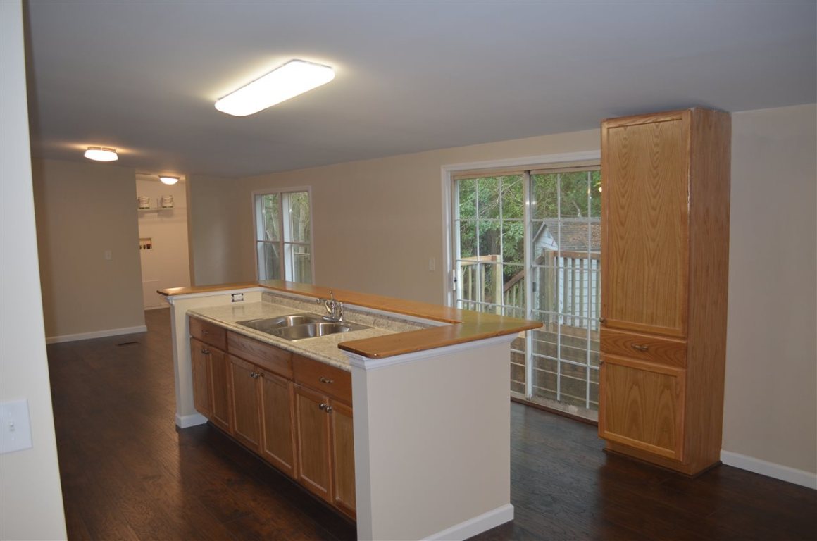 719 Richland Road Seneca, SC 29672 - Photo 5 of 33