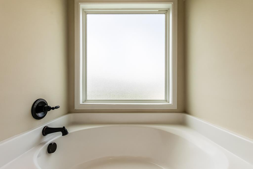 711 Justify Loop Graniteville, SC 29829 - Photo 8 of 13 Soak in your garden tub w/ separate tiled shower/