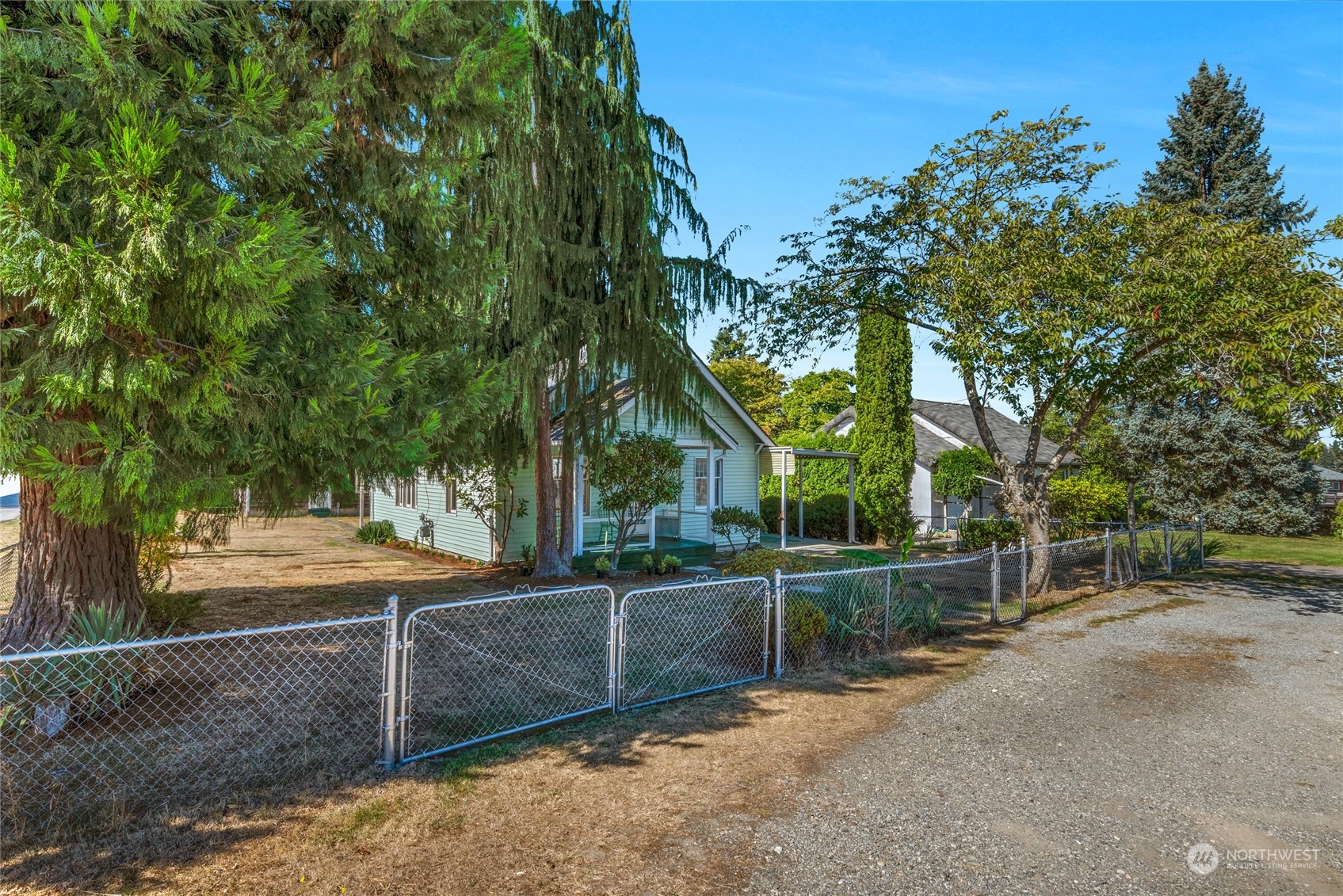 5416 Rockefeller Avenue Everett, WA 98203 - Photo 23 of 35 a view of a yard and entertaining space