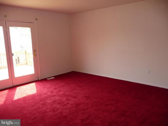 7 Bohn Court Rosedale, MD 21237 - Photo 20 of 30 Living Room