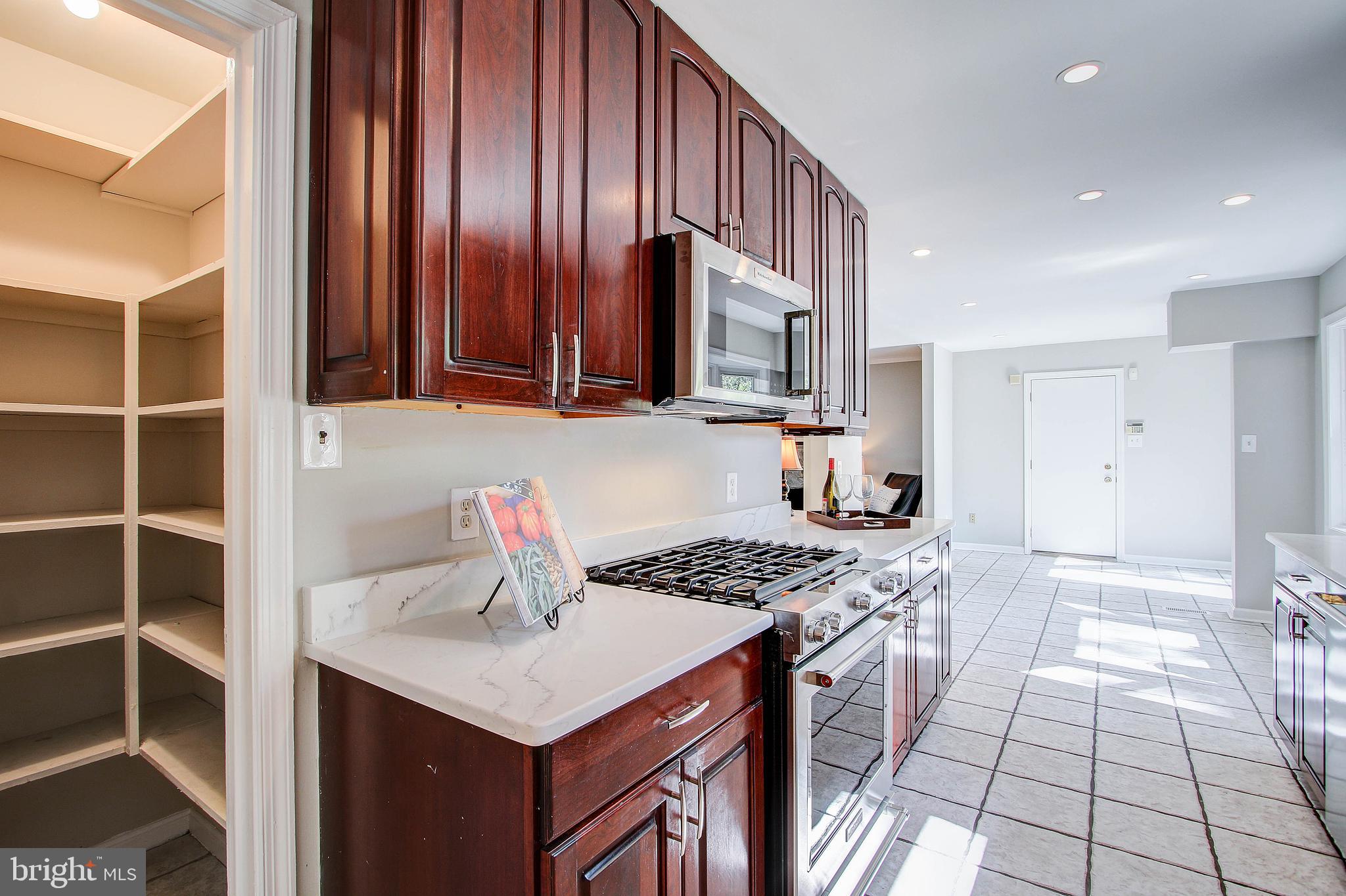 11601 Falls Road Potomac, MD 20854 - Photo 13 of 49