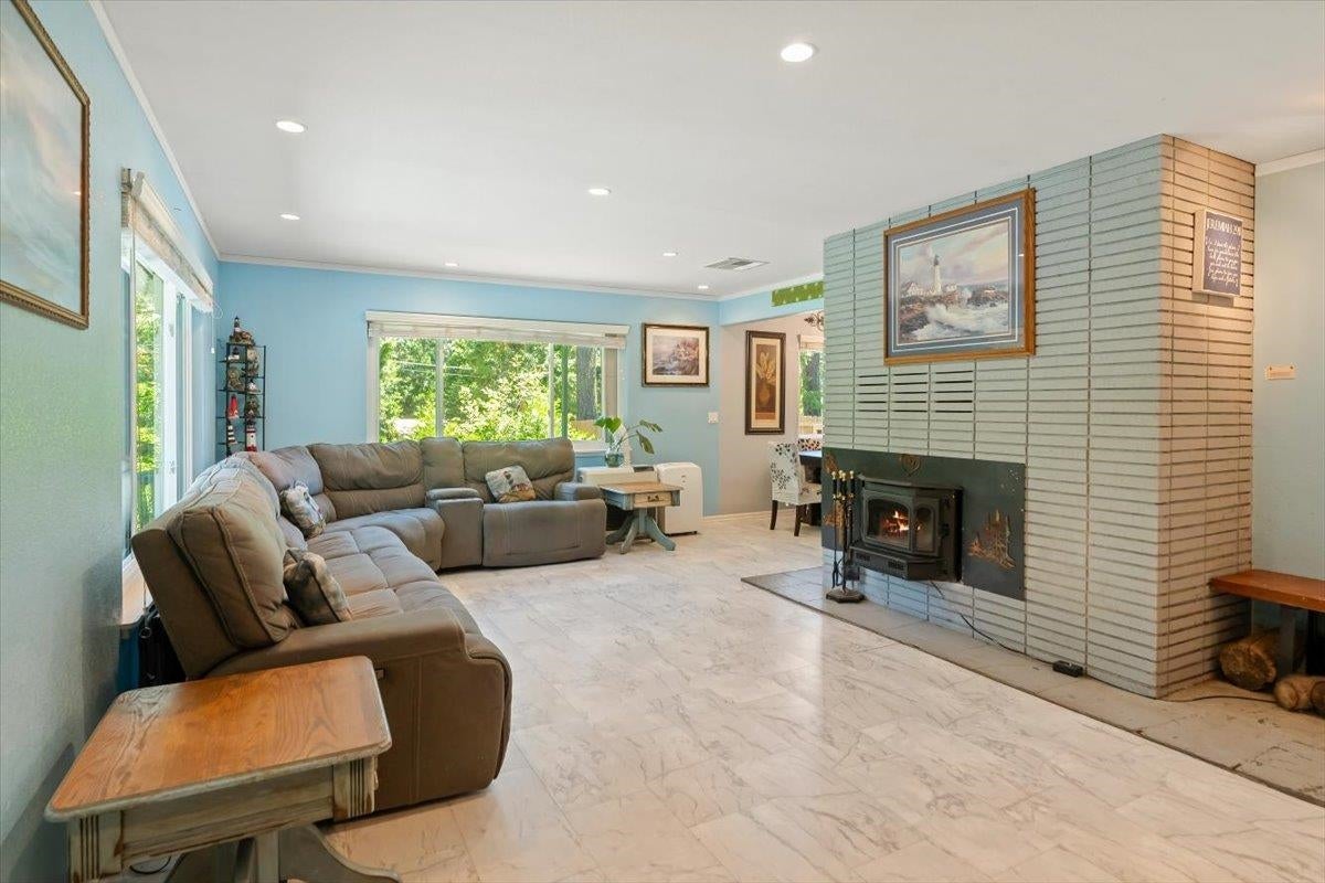 2209 Davis Place Road Mount Shasta, CA 96067 - Photo 6 of 29 Gallery Image 6