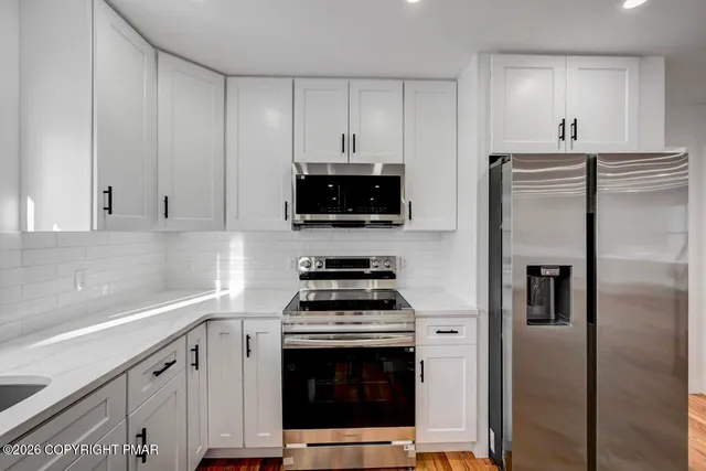 $850,000 | 684 Minsi Trail East, Long Pond, PA 18334