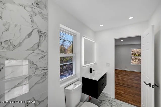 $850,000 | 684 Minsi Trail East, Long Pond, PA 18334