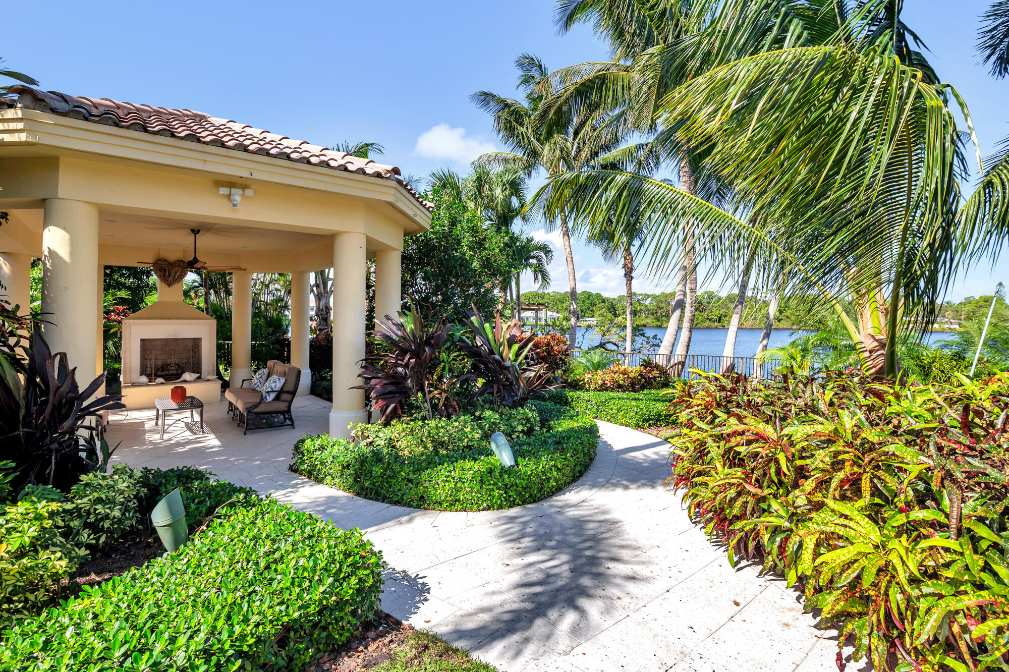 19223 North Riverside Drive Tequesta, FL 33469 - Photo 60 of 83 low-78