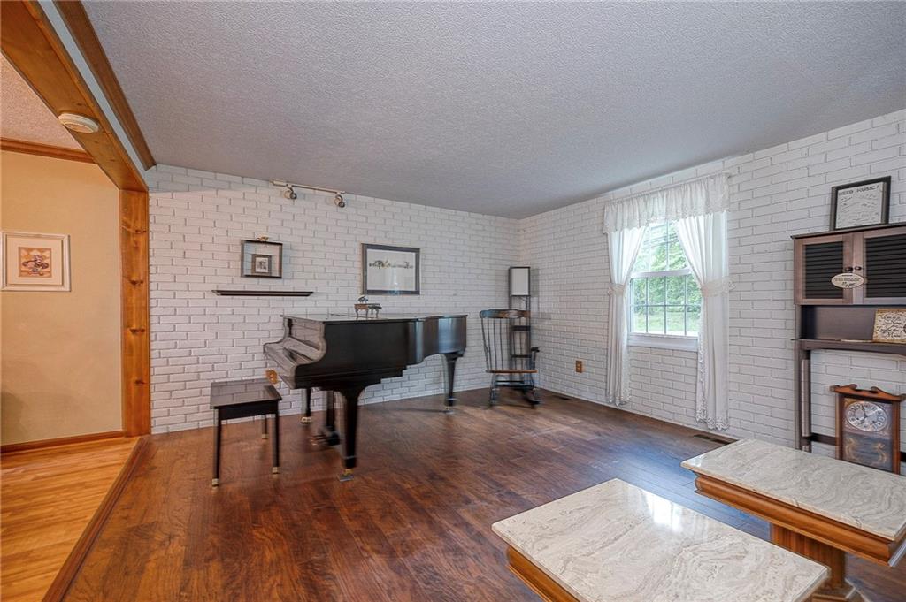 512 Aten Road Coraopolis, PA 15108 - Photo 13 of 30