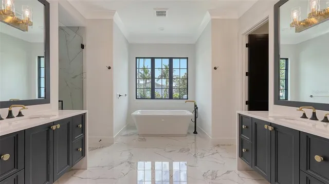 $4,925,000 | 670 Old Compass Road, Longboat Key, FL 34228