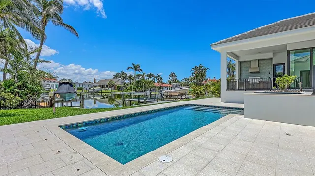 $4,925,000 | 670 Old Compass Road, Longboat Key, FL 34228