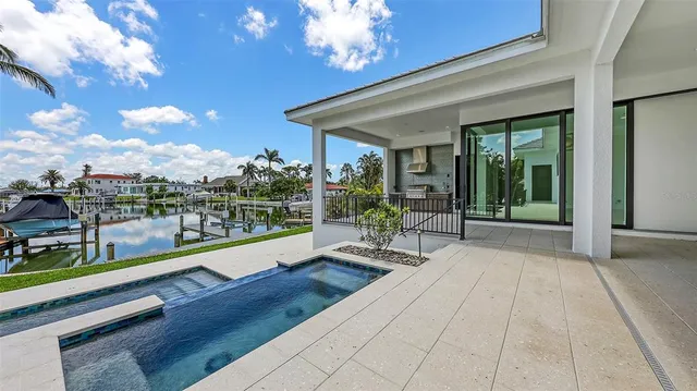 $4,925,000 | 670 Old Compass Road, Longboat Key, FL 34228