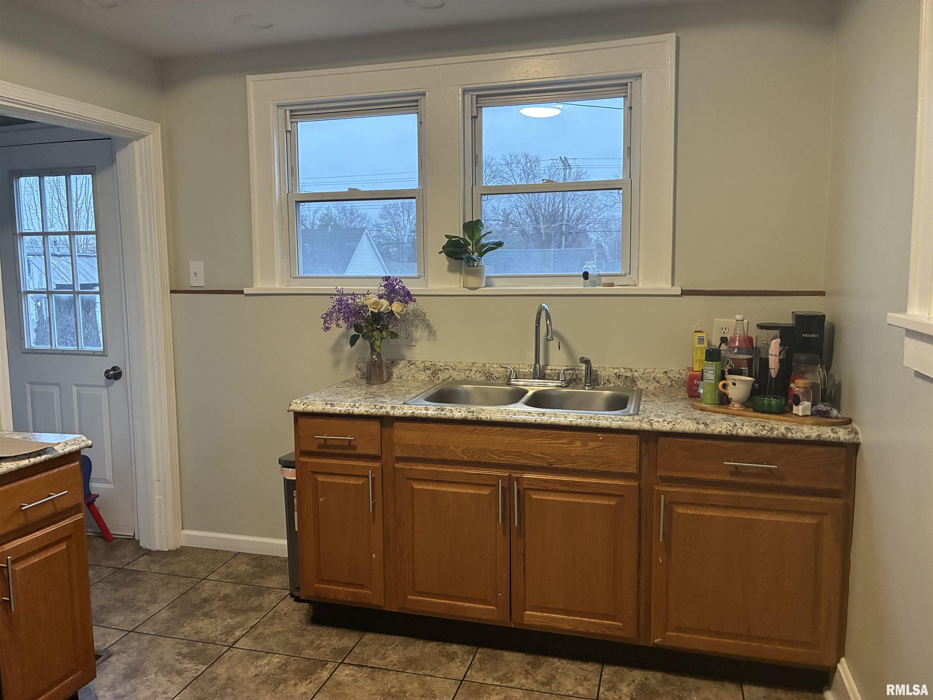 2304 State Street Quincy, IL 62301 - Photo 3 of 13