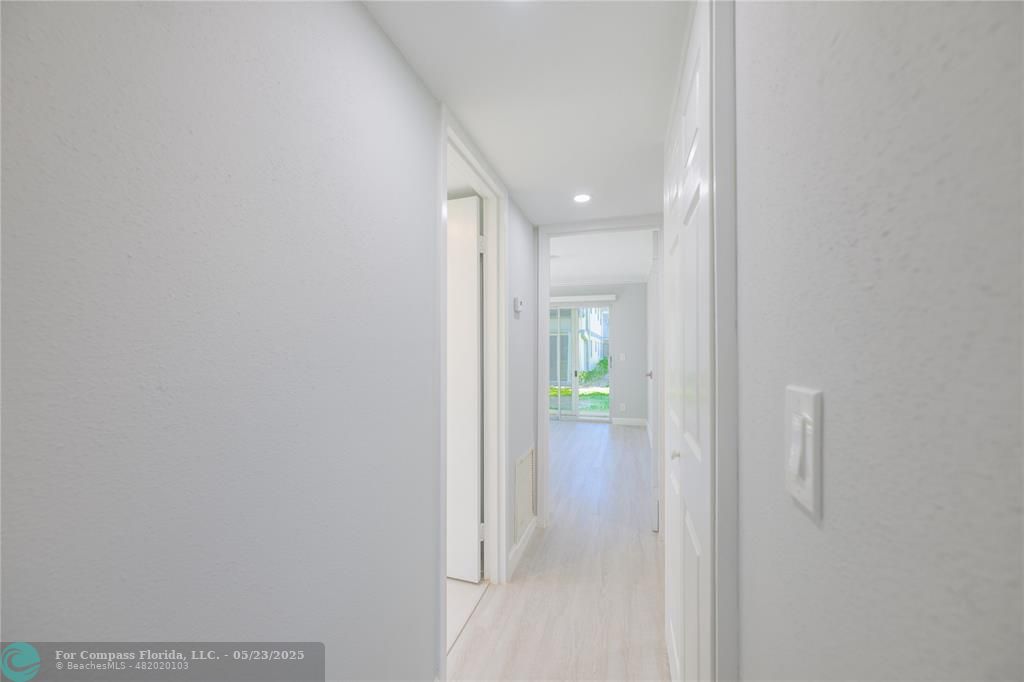633 Brittany K, Unit 633 Delray Beach, FL 33446 - Photo 9 of 19 a view of hallway with bathroom