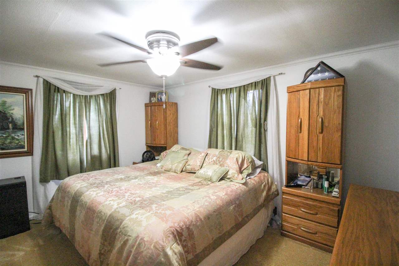 12371 Lake Road Montrose, MI 48457 - Photo 13 of 31 50050203-12.JPG