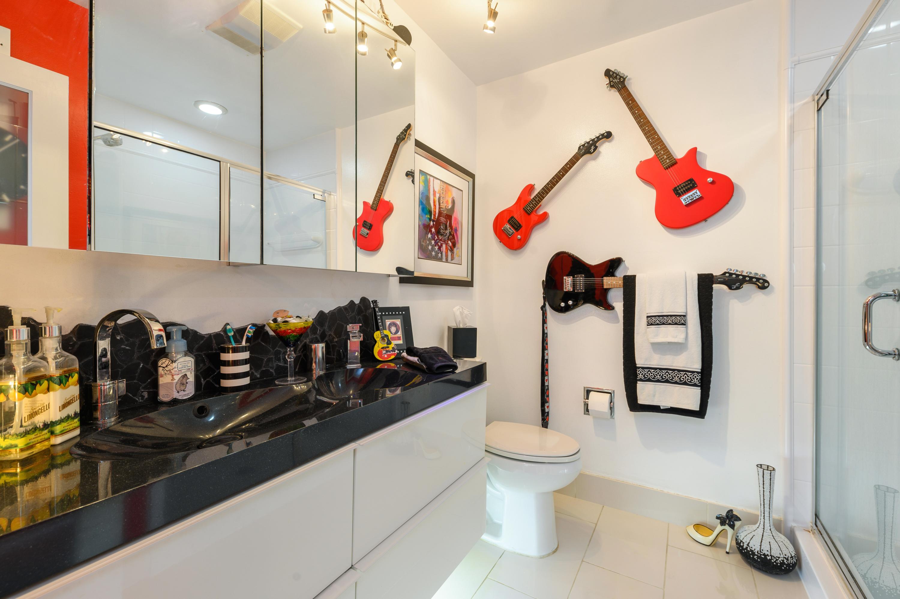 21835 Atrium Boulevard Boca Raton, FL 33433 - Photo 20 of 24 2nd Bathroom