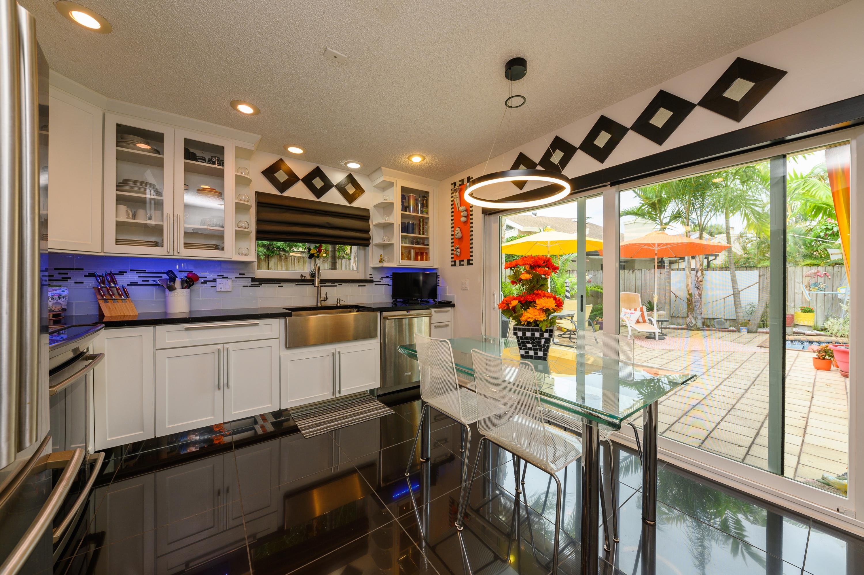 21835 Atrium Boulevard Boca Raton, FL 33433 - Photo 10 of 24 Kitchen