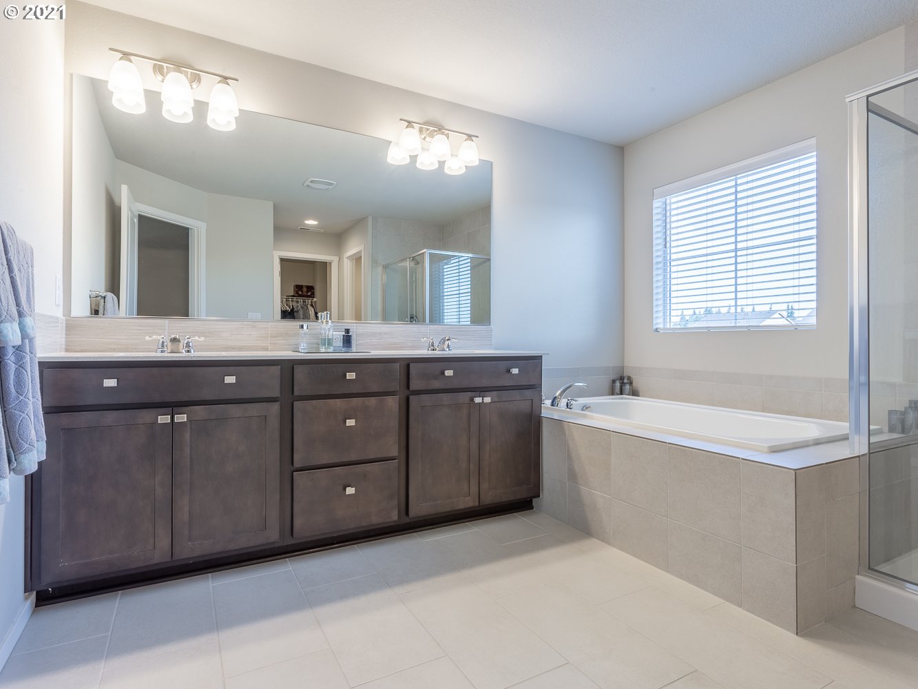 2731 South Harper Valley Way Ridgefield, WA 98642 - Photo 22 of 32 a spacious bathroom with a tub double sink and mirror