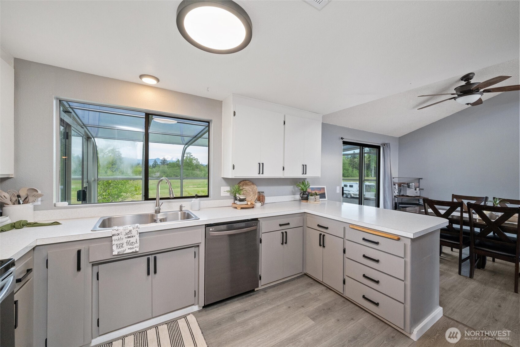 5698 Mission Road Bellingham, WA 98226 - Photo 14 of 40
