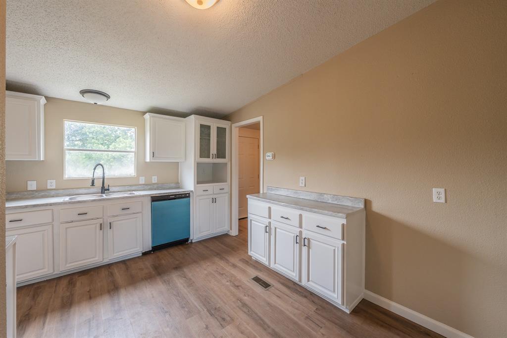 153 Clay Court Springtown, TX 76082 - Photo 17 of 38