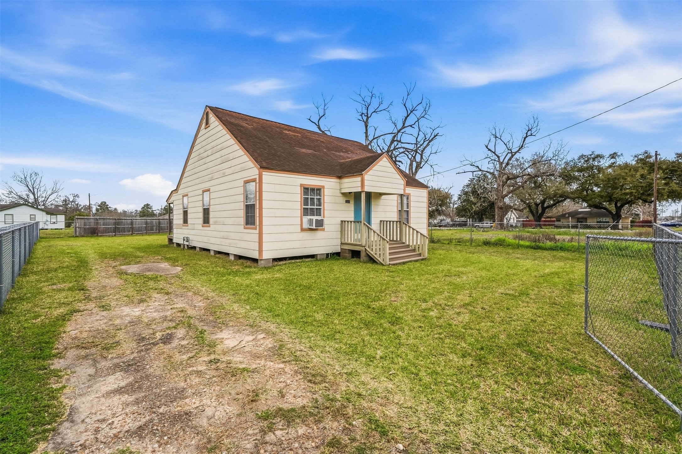 7215 Apache Street Houston, TX 77028 - Photo 2 of 20 a view of a house with a yard