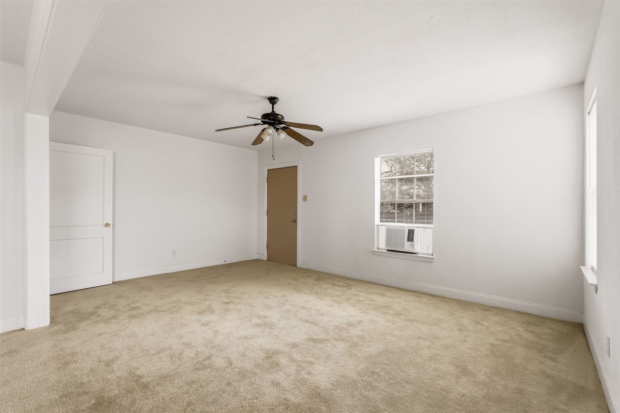 7215 Apache Street Houston, TX 77028 - Photo 10 of 20 a view of an empty room with a window