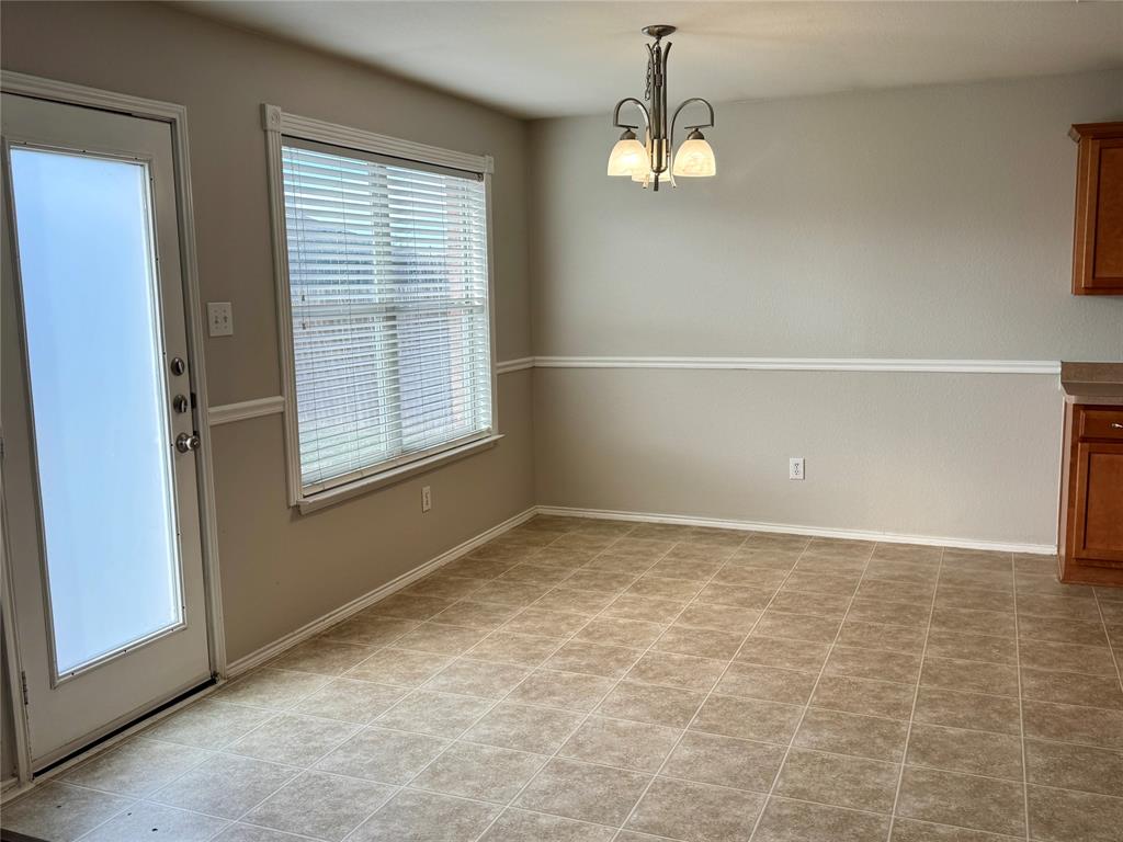 204 South Chestnut Street Forney, TX 75126 - Photo 7 of 19 an empty room with windows and closet