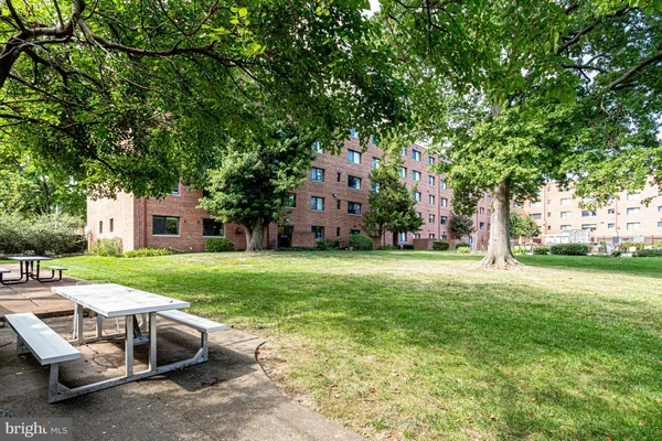 $330,000 | 3515 Washington Boulevard, Unit 207, Arlington, VA 22201