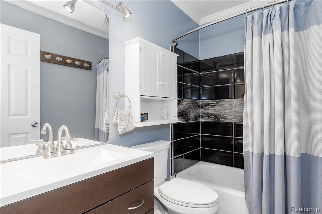 676 Bolinger Street Rochester, MI 48307 - Photo 14 of 18 14.jpg