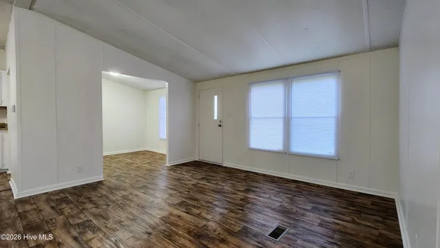 $1,250 | 1401 14th Street, Midway Park, NC 28544