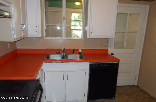 1820 Bartram Road Jacksonville, FL 32207 - Photo 8 of 25 Kitchen