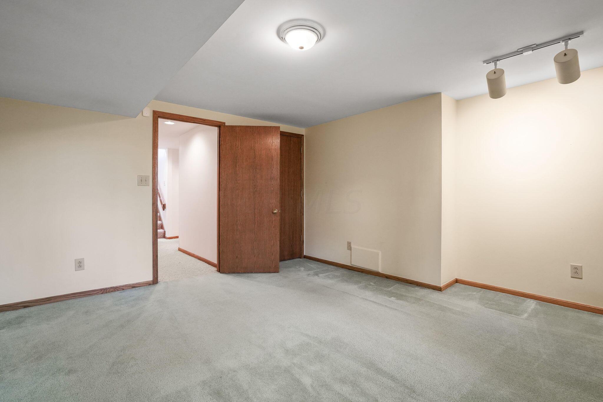 8225 Riverside Drive Powell, OH 43065 - Photo 55 of 79 48-web-or-mls-DSC08008