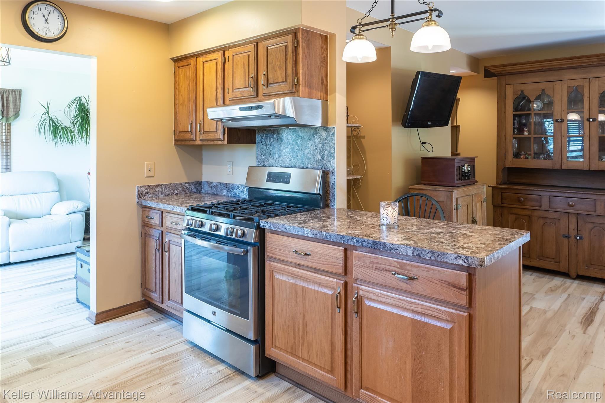 4349 North Henderson Road Davison, MI 48423 - Photo 15 of 53 NHendersonRd_4349_Kitchen_04.jpg