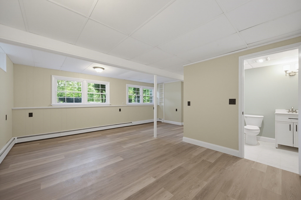 385 River Road Uxbridge, MA 01569 - Photo 25 of 34