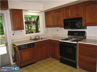 208 James Road Broomall, PA 19008 - Photo 4 of 12 Kitchen
