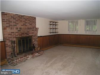 208 James Road Broomall, PA 19008 - Photo 7 of 12 Family Room